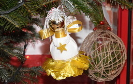 Zdjęcie z rozstrzygnięcia konkursu plastycznego "Drugie życie odpad&oacute;w - Eko-Bombka"