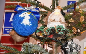 Zdjęcie z rozstrzygnięcia konkursu plastycznego "Drugie życie odpad&oacute;w - Eko-Bombka"