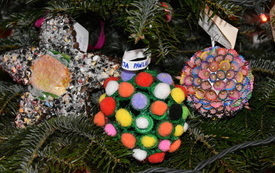 Zdjęcie z rozstrzygnięcia konkursu plastycznego "Drugie życie odpad&oacute;w - Eko-Bombka"