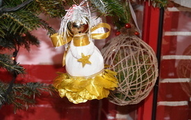 Zdjęcie z rozstrzygnięcia konkursu plastycznego "Drugie życie odpad&oacute;w - Eko-Bombka"