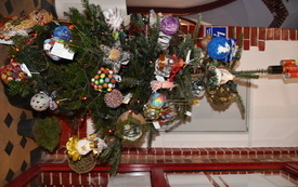 Zdjęcie z rozstrzygnięcia konkursu plastycznego "Drugie życie odpad&oacute;w - Eko-Bombka"