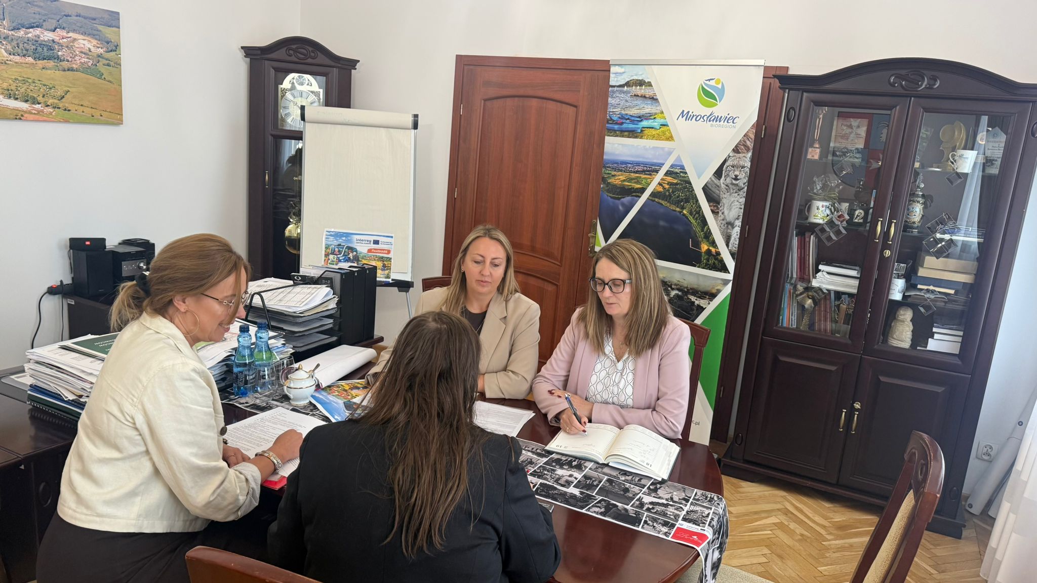 Przedstawiciele zaangażowanych jednostek i&nbsp;partner&oacute;w projektu.