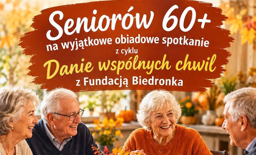 Plakat zapraszający seniorów w wieku 60+ na wyjątkowe spotkanie obiadowe z cyklu „Danie Wspólnych Chwil”, organizowane przez KGW Kulturka z Mirosławca we współpracy z Fundacją Biedronki. Na grafice w jesiennej kolorystyce, wśród liści i dekoracji z dyni, przedstawiono cztery starsze osoby siedzące przy stole, wspólnie jedzące posiłek i uśmiechające się do siebie. Spotkanie odbędzie się w piątek, 16 października 2026 roku, o godz. 14:00, w sali świetlicy Ośrodka Kultury w Mirosławcu. Zapisy prowadzone są osobiście w siedzibie KGW przy ul. Parkowej 1 lub telefonicznie pod numerem 67 25 95 023. Plakat zawiera logo KGW Kulturka z Mirosławca oraz Fundacji Biedronki i zachęca do udziału w spotkaniu słowami: „Dołącz do nas – czekamy właśnie na Ciebie!”.